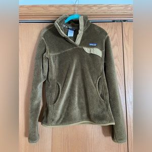 Women’s Patagonia fleece pullover size M